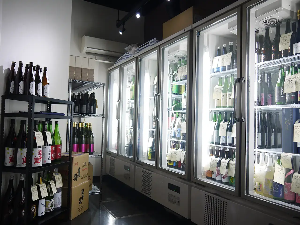 写真:酒やイイジマ店内写真